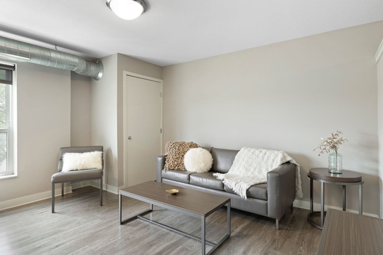 Minneapolis Apartment: 815 SE 9th Ave