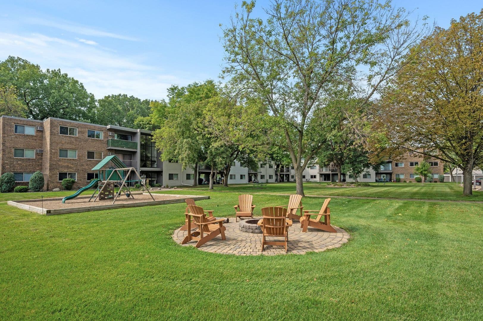 Oakdale Apartment: 6048 Upper 51ST Street North