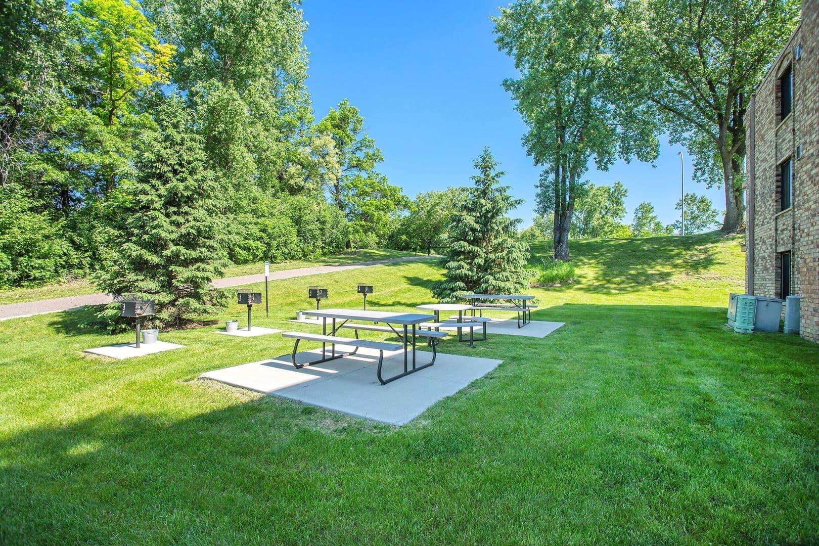 Burnsville Apartment: Cedar Valley Apartments