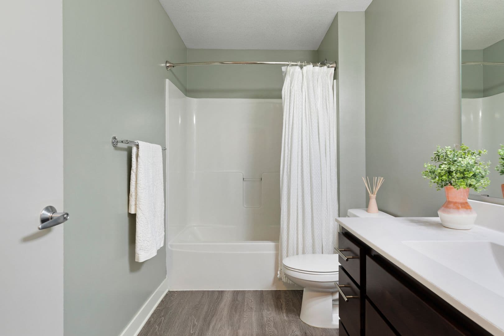 Minneapolis Apartment: 815 SE 9th Ave