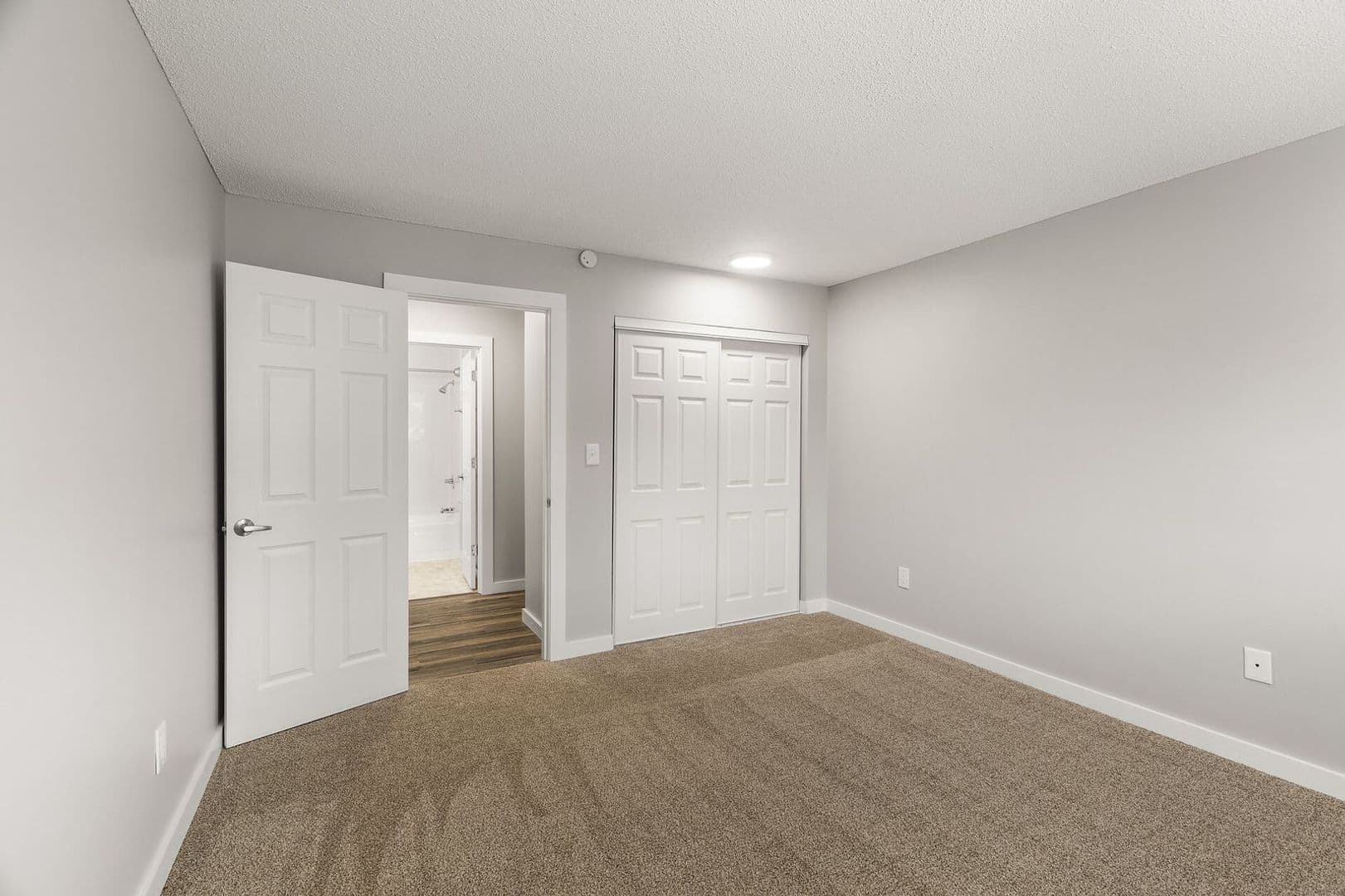 Oakdale Apartment: 6048 Upper 51ST Street North