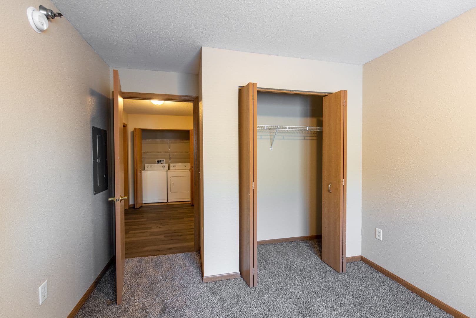 Prior Lake Apartment: 16535 Tranquility Ct SE.
