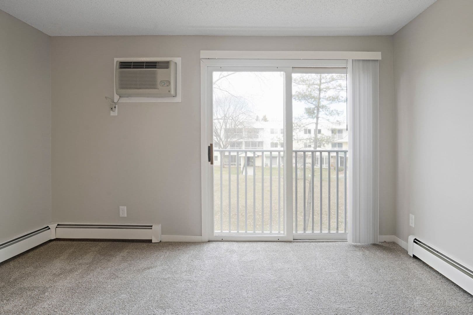Little Canada Apartment: 165 County Road B2 East