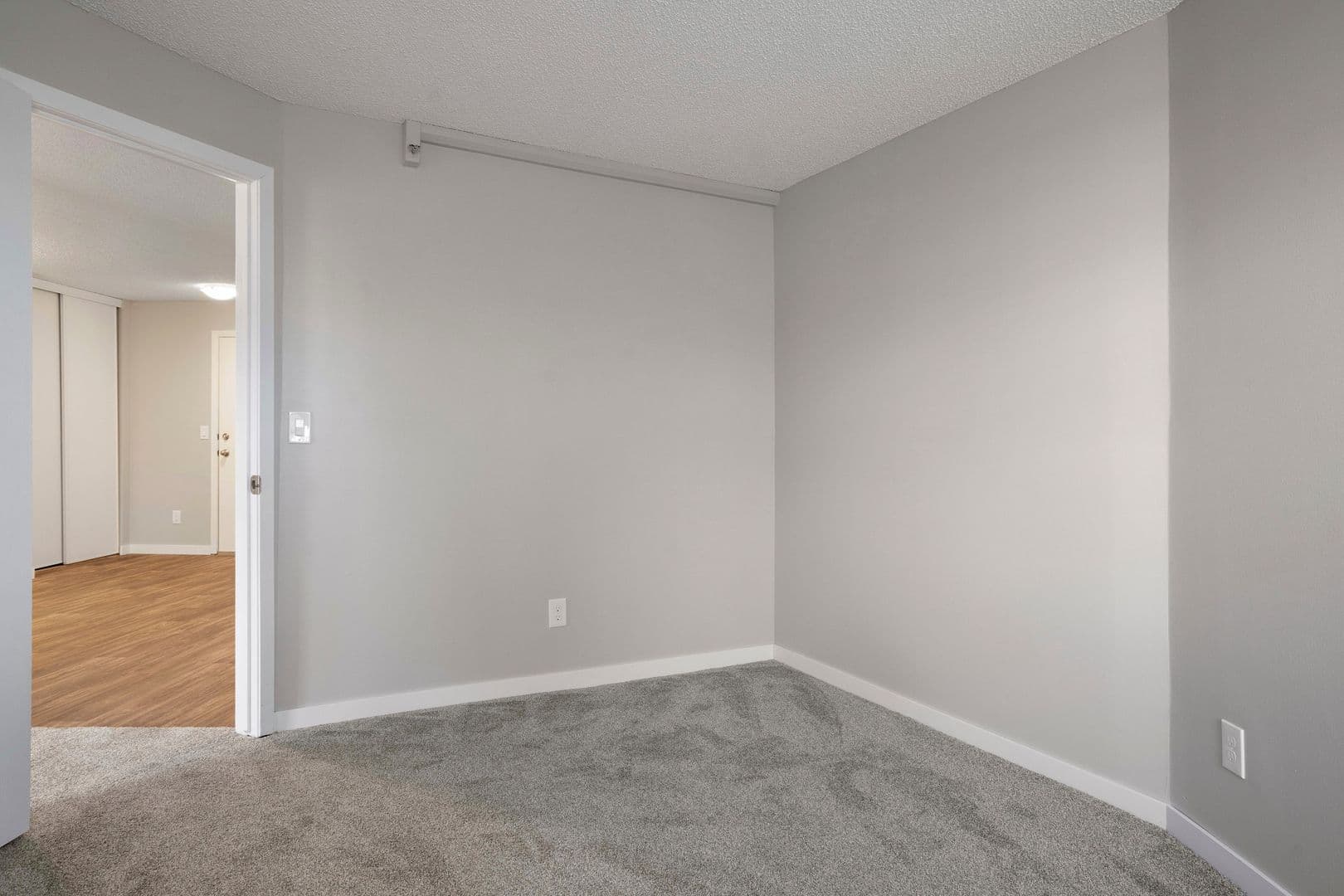Little Canada Apartment: 165 County Road B2 East