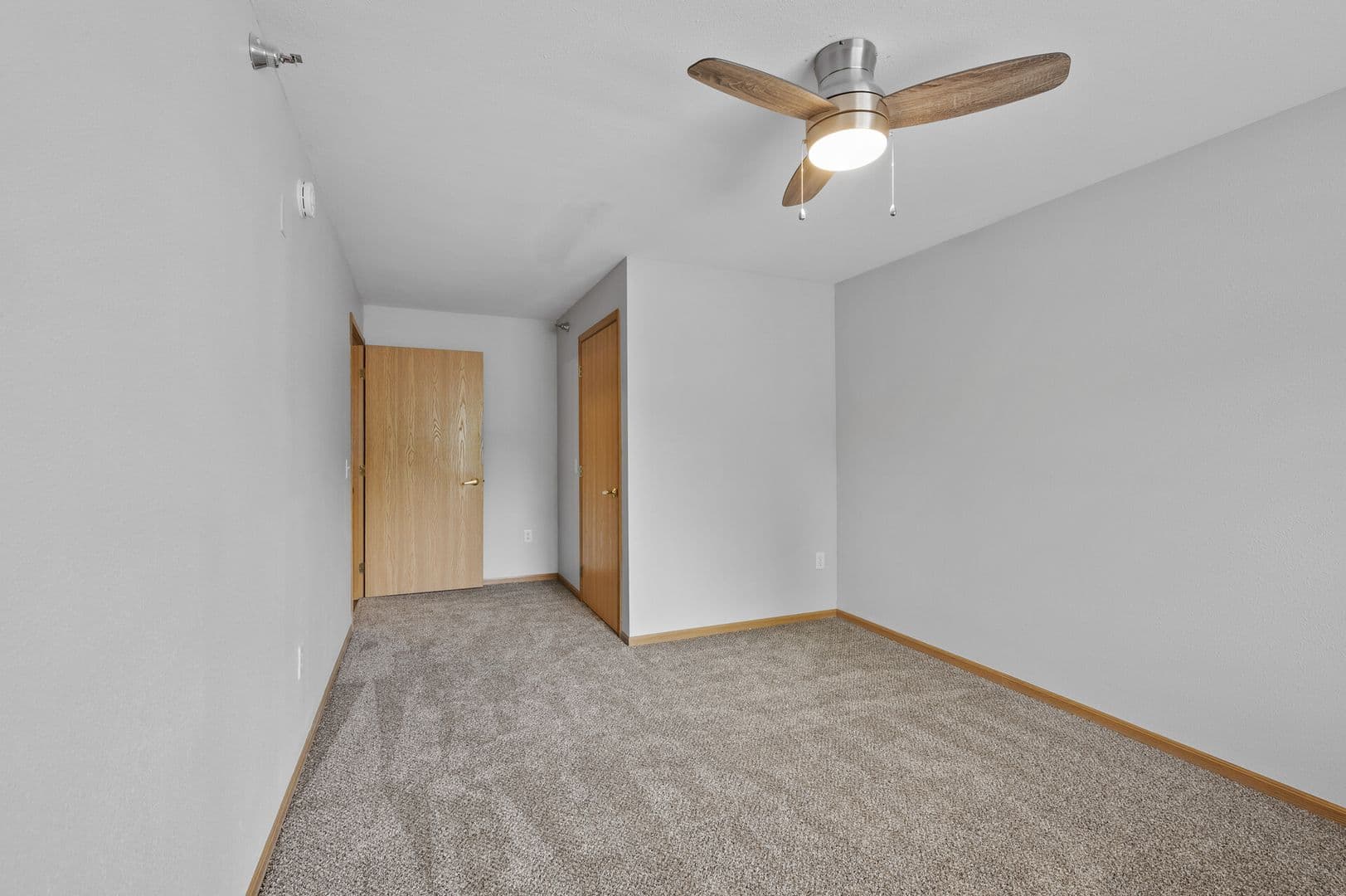 Prior Lake Apartment: 16535 Tranquility Ct SE.