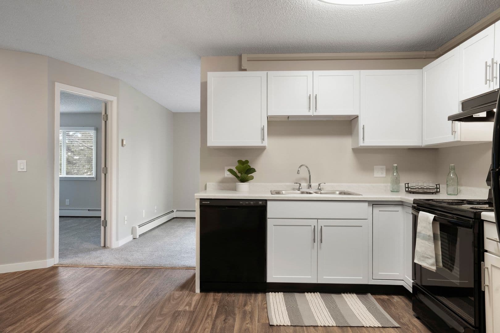 Little Canada Apartment: 165 County Road B2 East