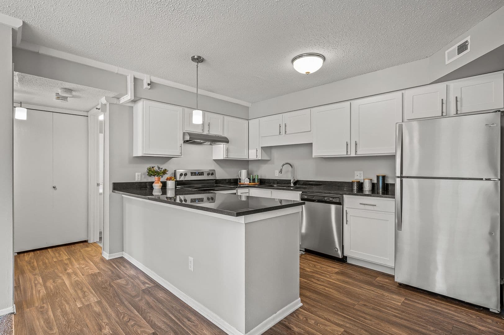 St. Paul Apartment: 400 Selby Ave