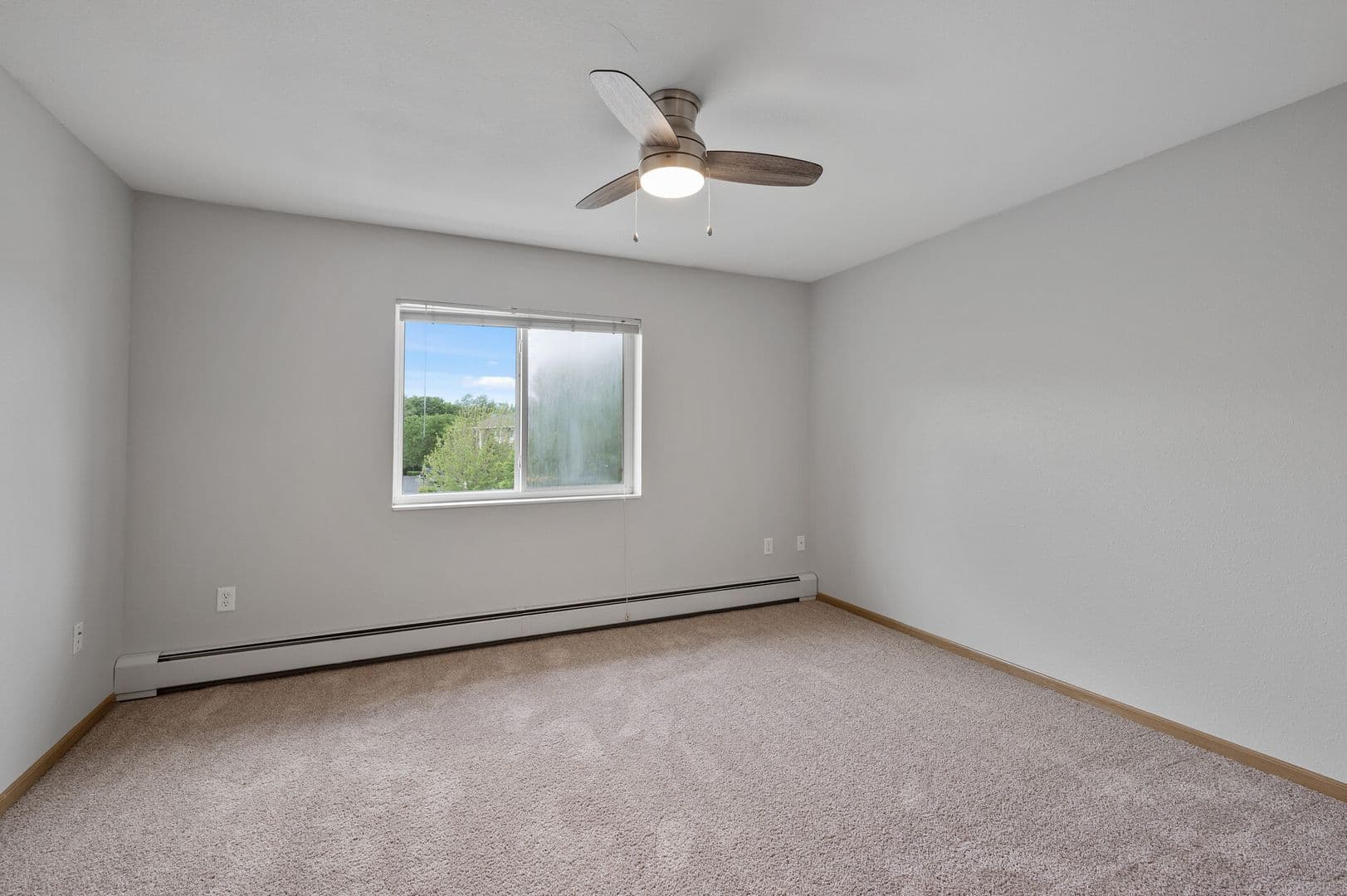 Prior Lake Apartment: 16535 Tranquility Ct SE.