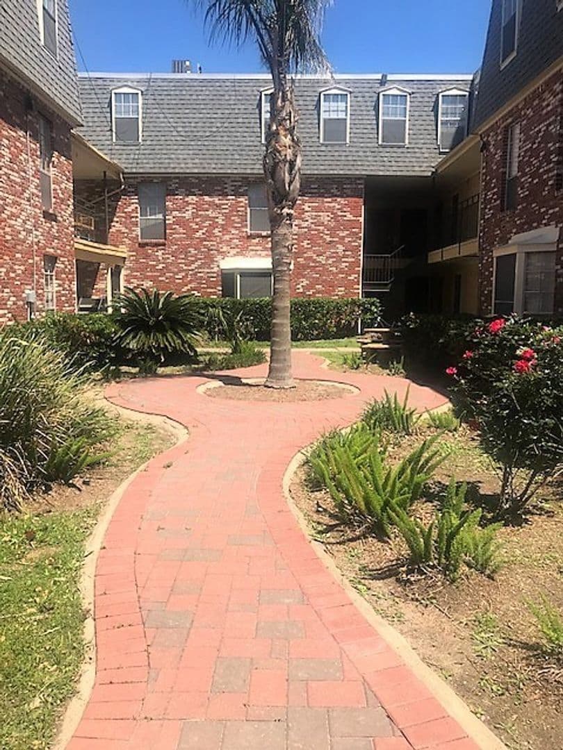 Galveston Apartment: 217 Church St