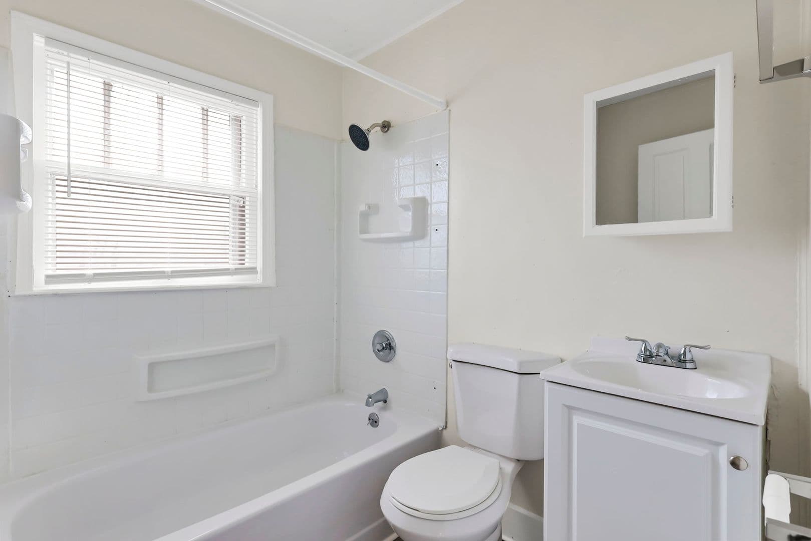 Columbus Apartment: 2709-2711 Sullivant Ave