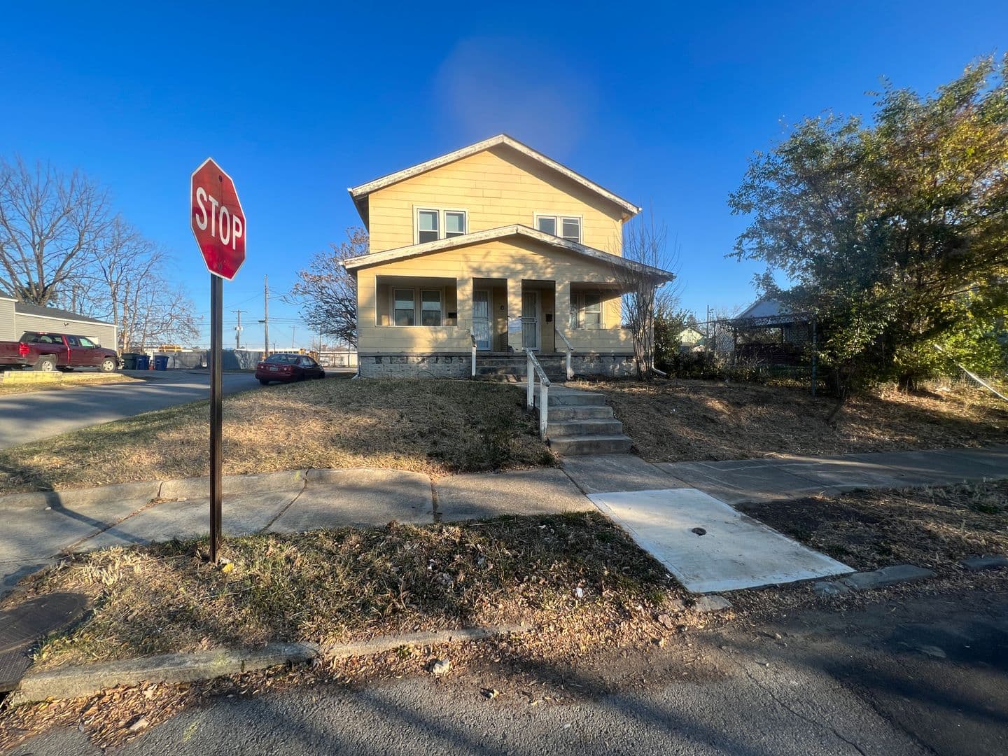 Columbus Apartment: 898-900 E 13th Ave
