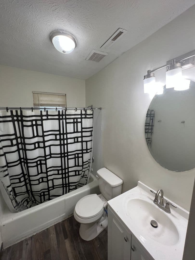 Columbus Apartment: 48-50 N Eureka Ave