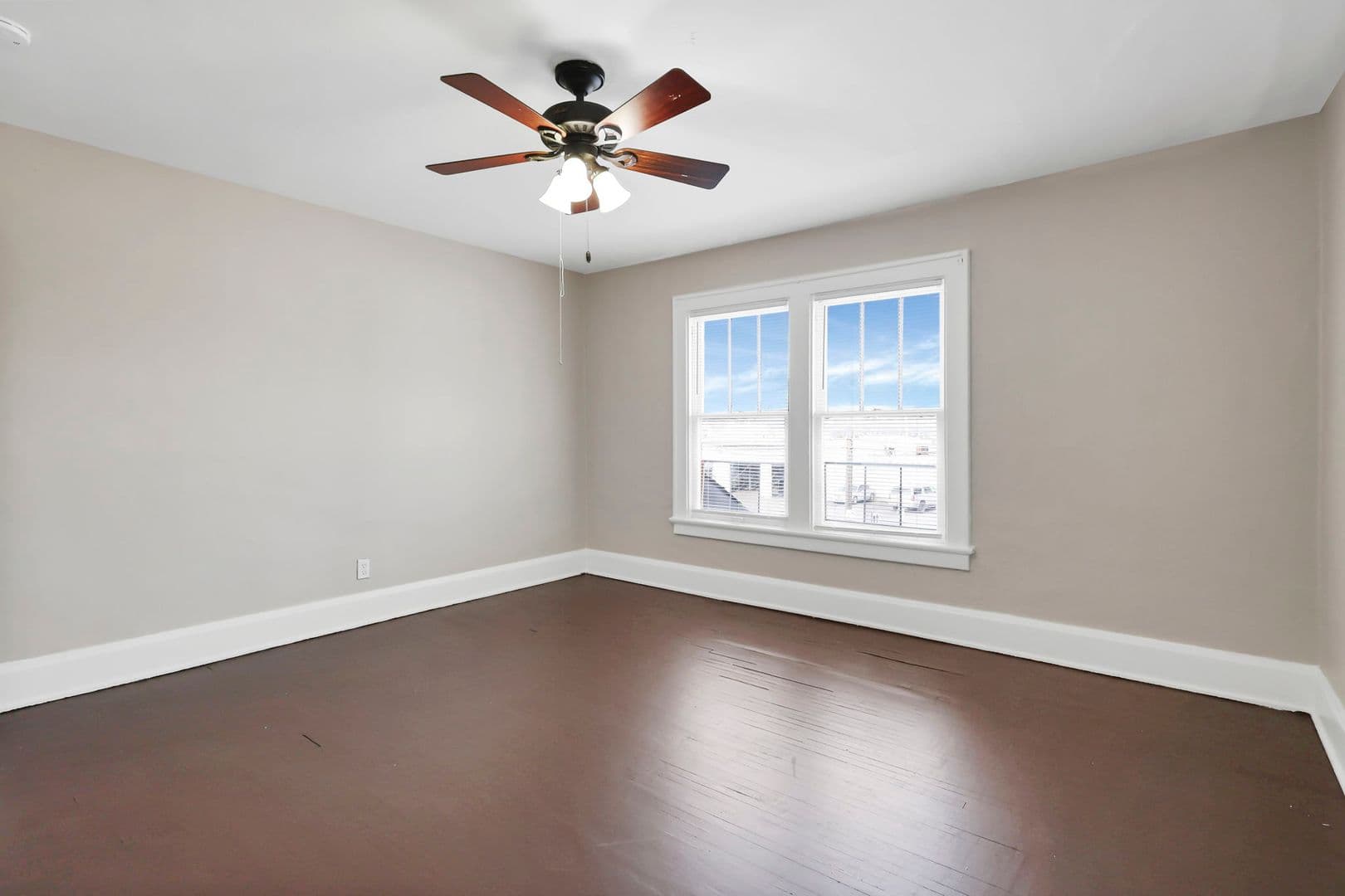 Columbus Apartment: 2709-2711 Sullivant Ave