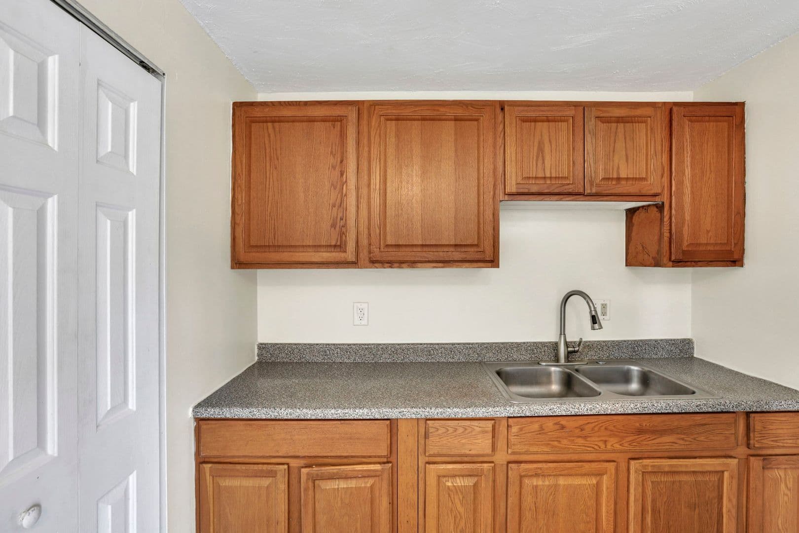 Columbus Apartment: 861 Kingsford Rd