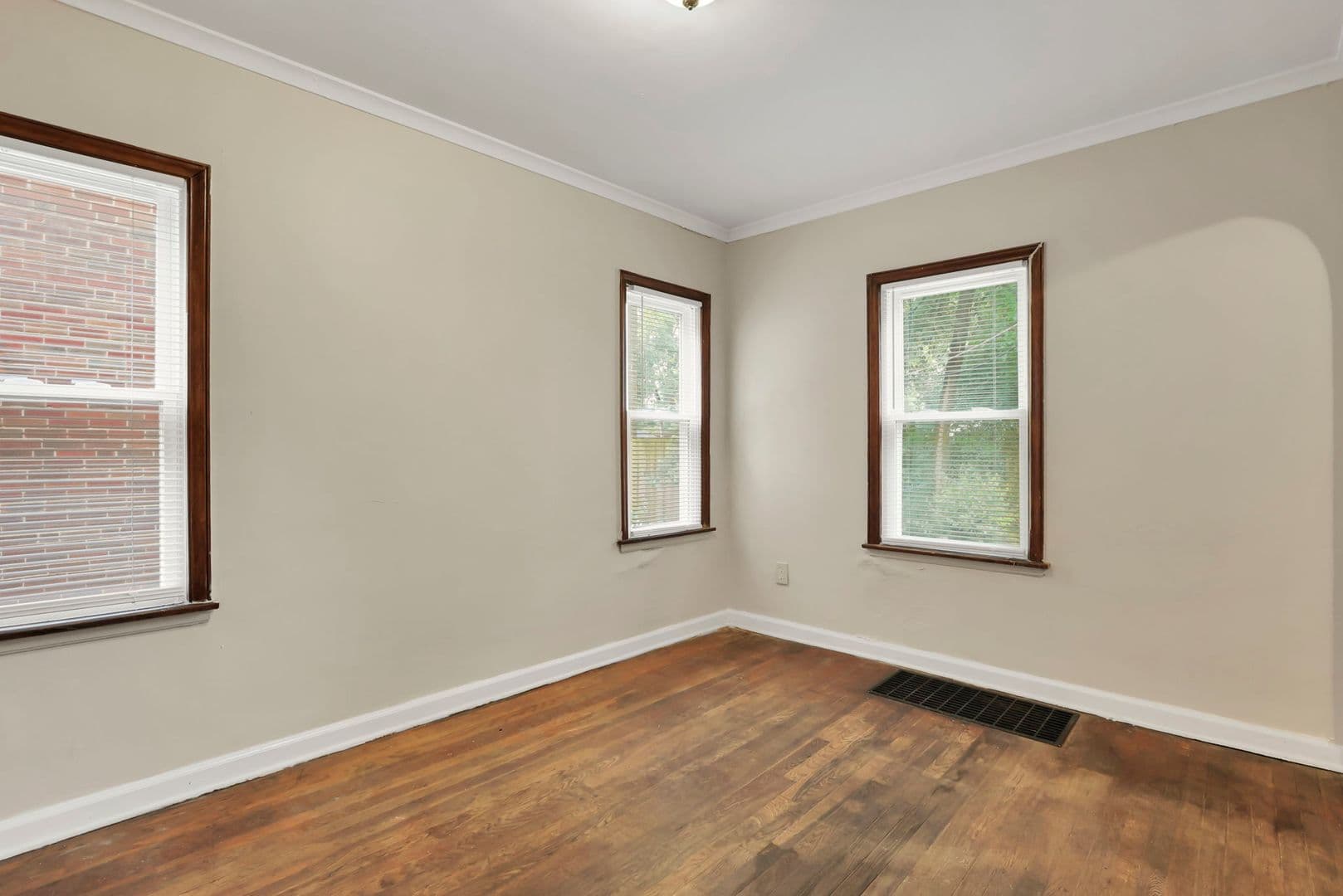 Columbus Apartment: 47-53 S Burgess Ave