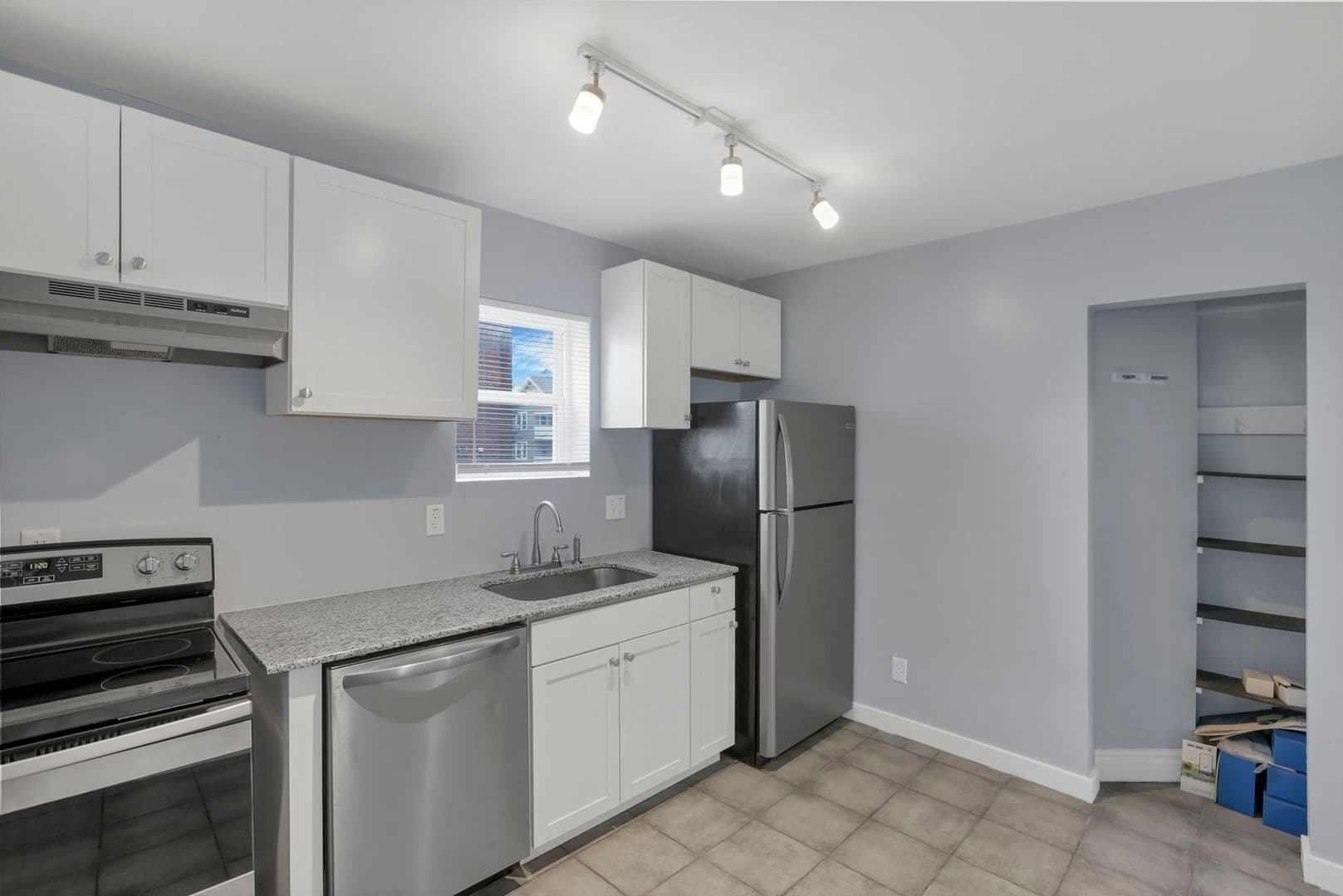 Columbus Apartment: 1104-1106 Oakwood Ave