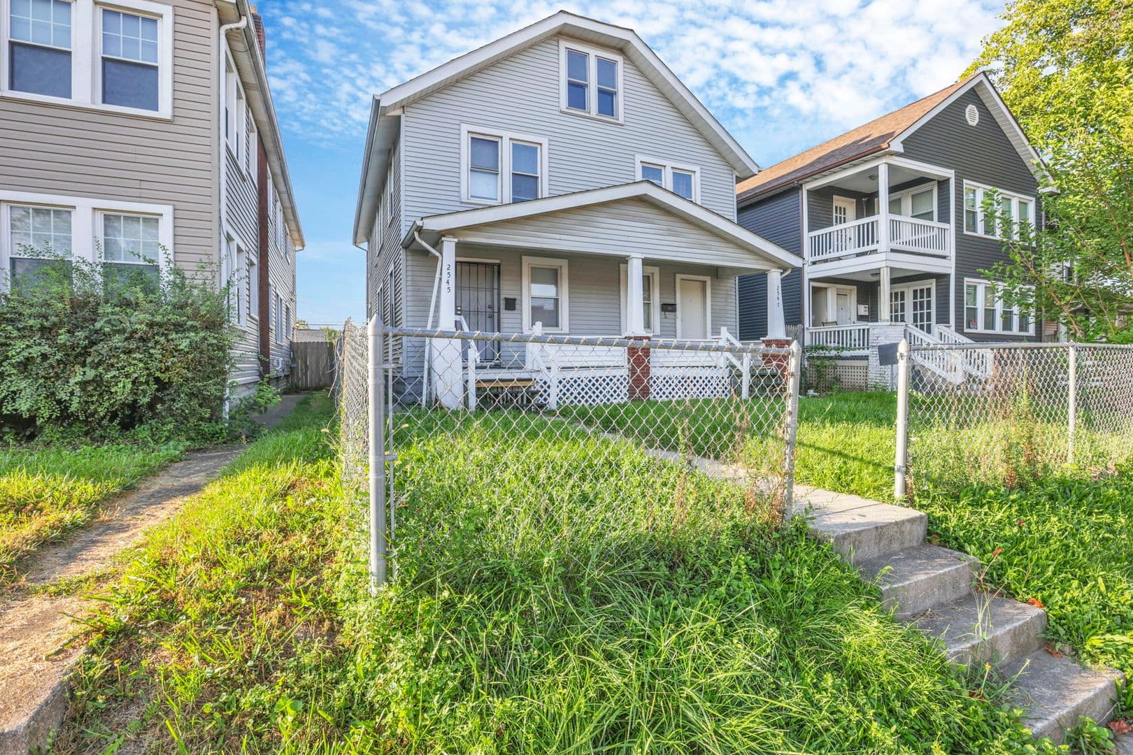 Columbus Apartment: 2545-2547 Sullivant Ave