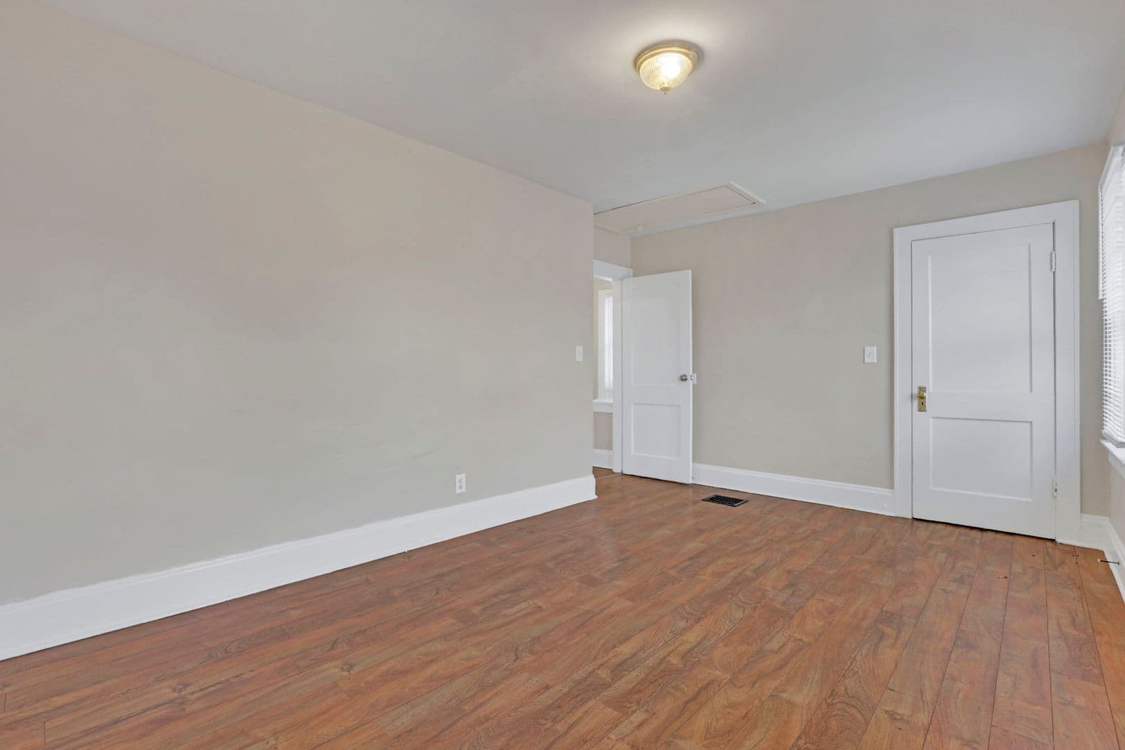Columbus House: 243 N Wayne Ave
