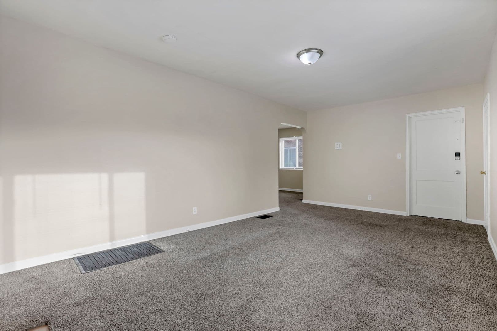 Columbus Apartment: 370 S Chase Ave