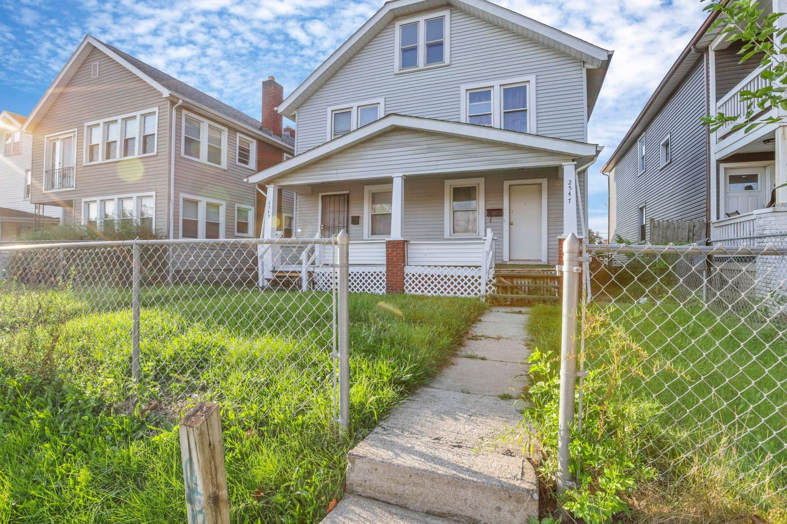 Columbus Apartment: 2545-2547 Sullivant Ave