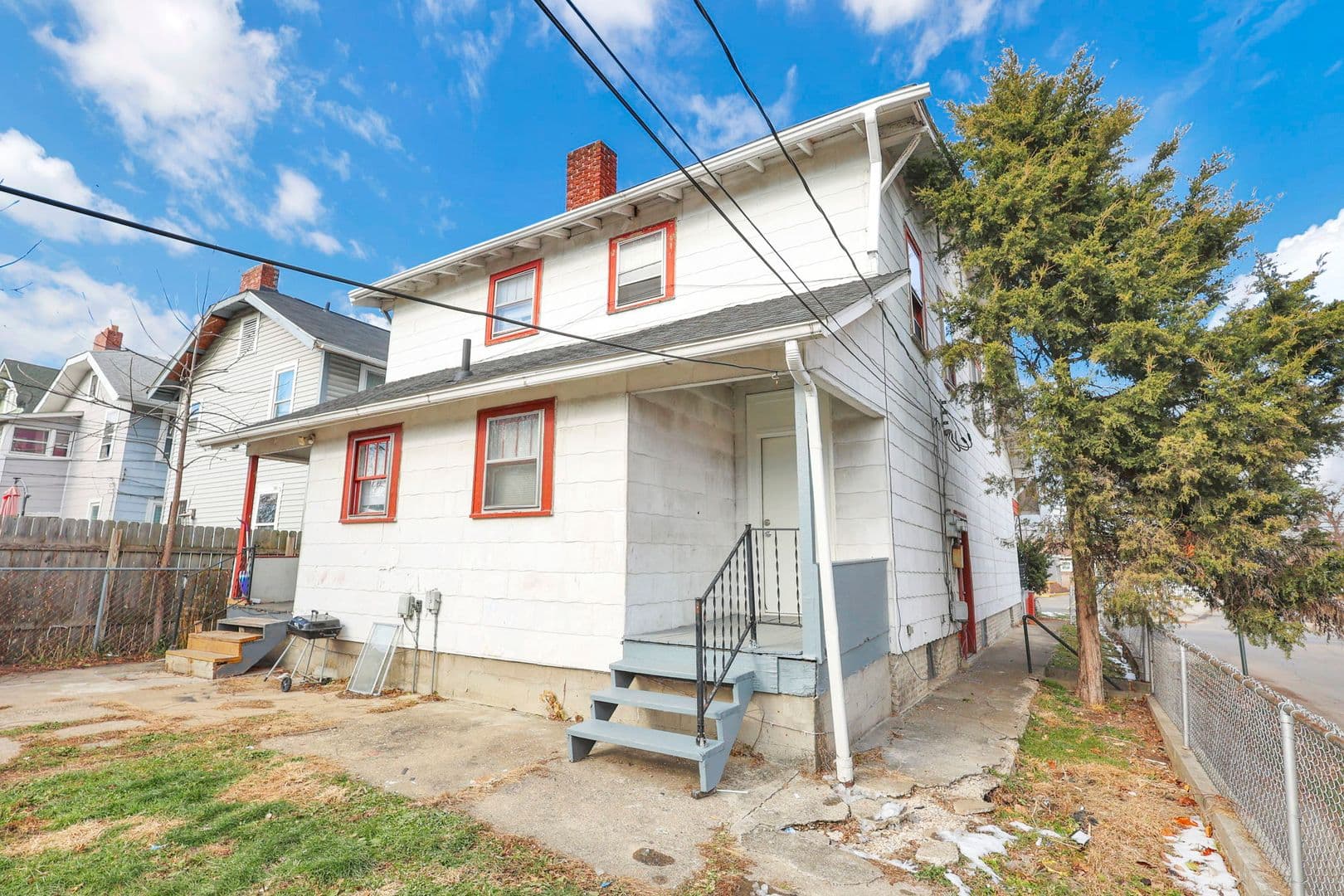 Columbus Apartment: 2709-2711 Sullivant Ave