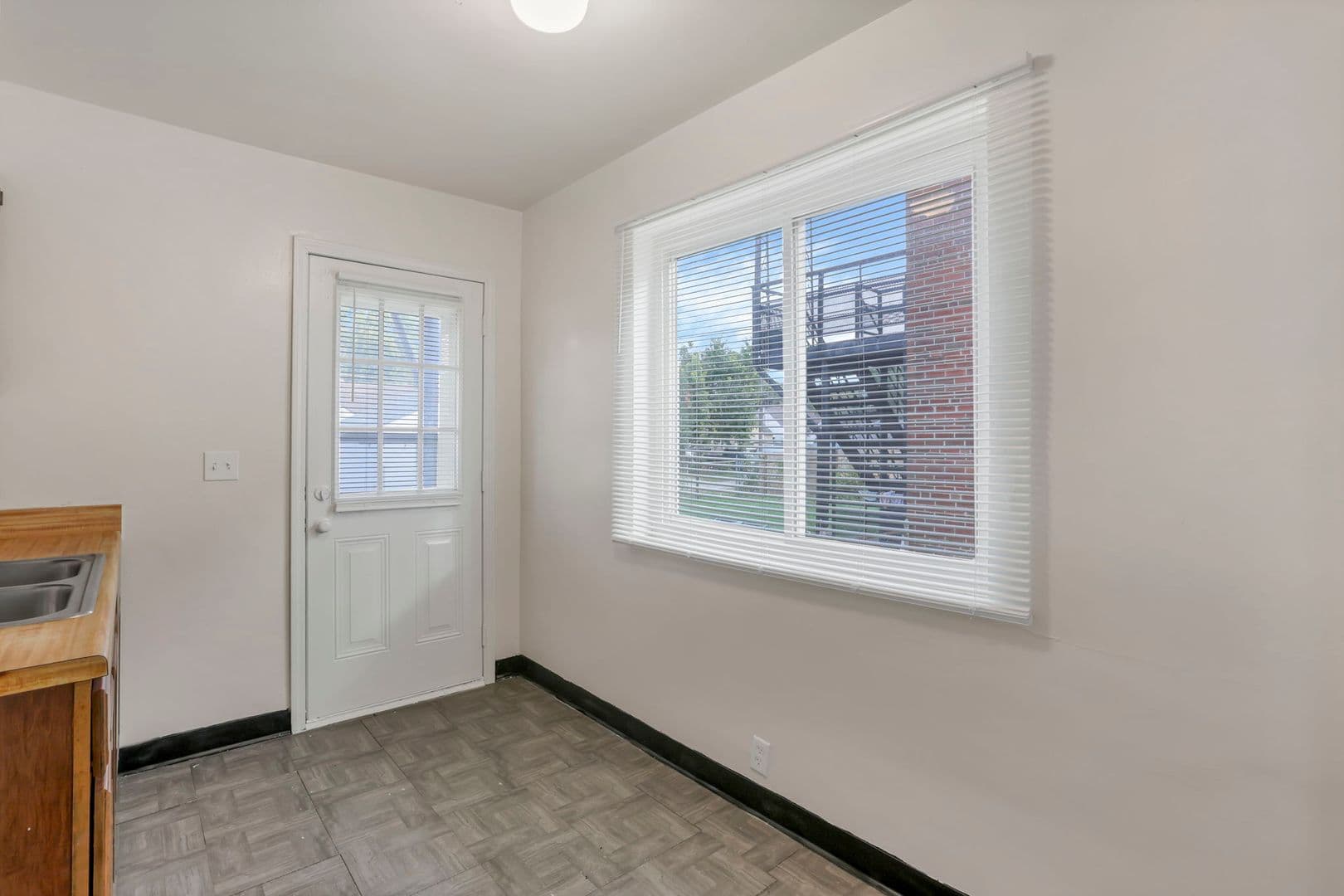 Columbus Apartment: 370 S Chase Ave