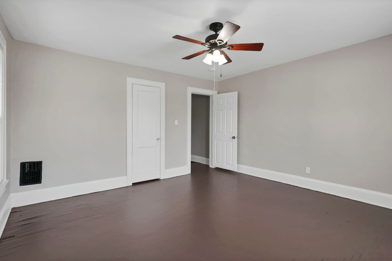 Columbus Apartment: 2709-2711 Sullivant Ave