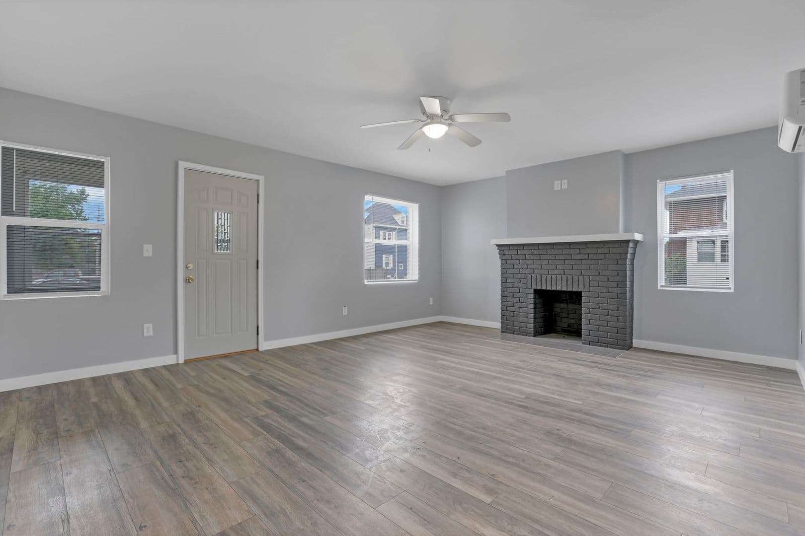 Columbus Apartment: 1104-1106 Oakwood Ave