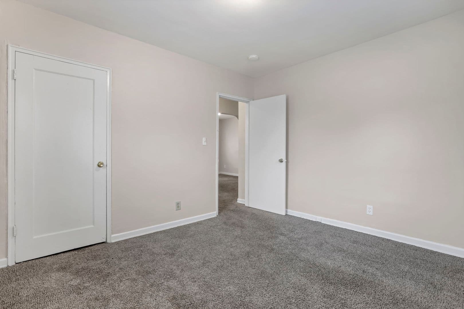Columbus Apartment: 370 S Chase Ave