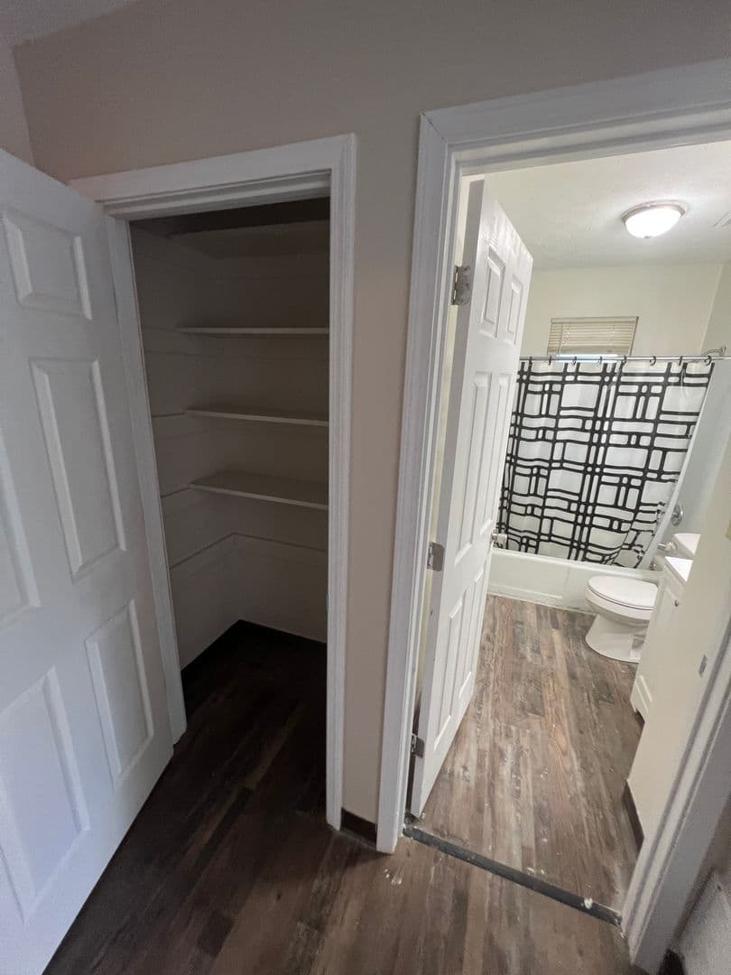 Columbus Apartment: 48-50 N Eureka Ave