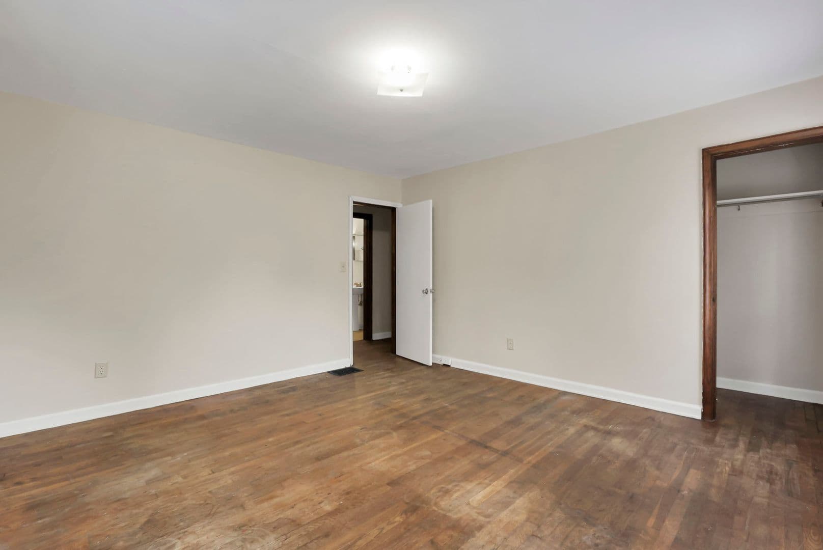 Columbus Apartment: 47-53 S Burgess Ave