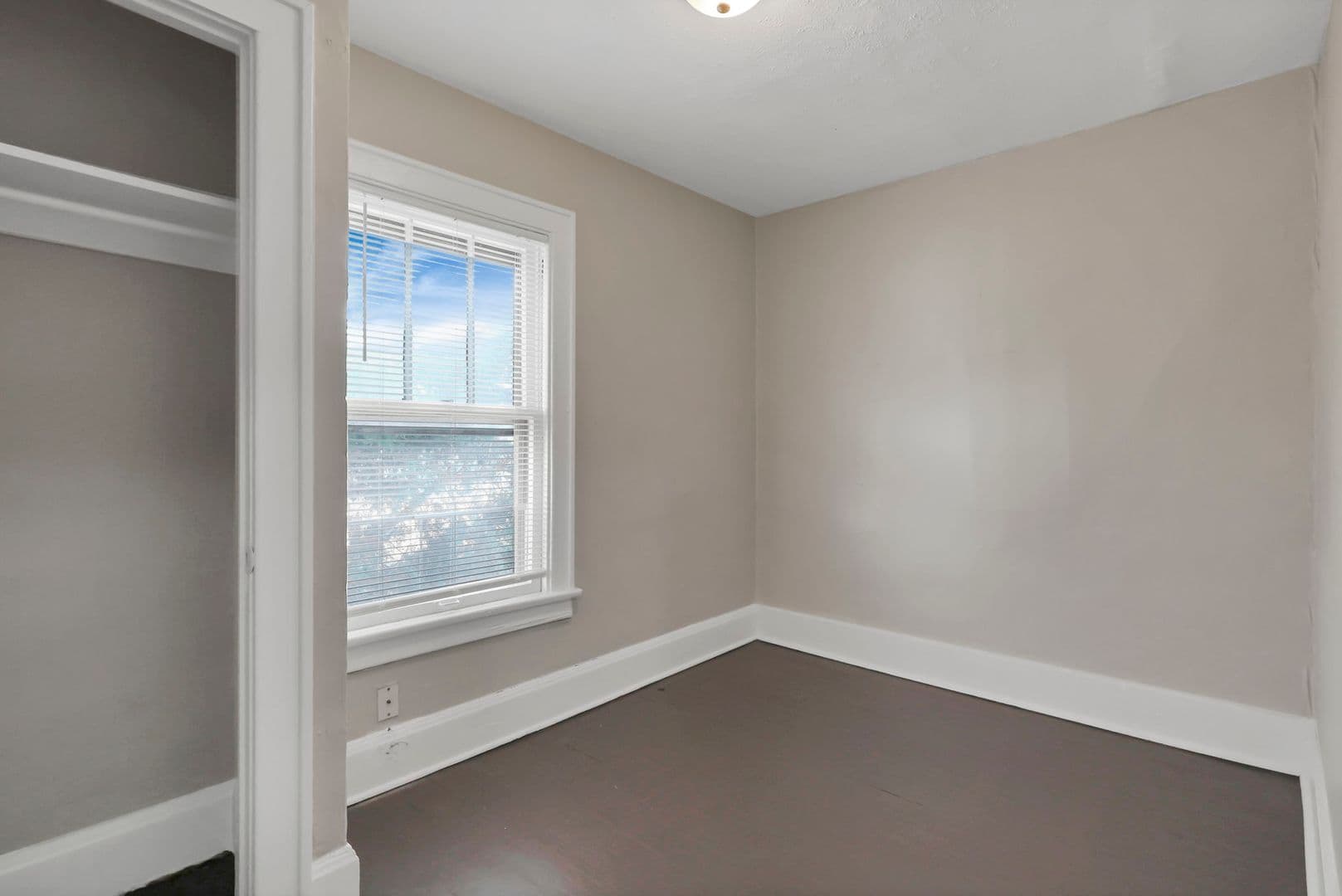 Columbus Apartment: 2709-2711 Sullivant Ave