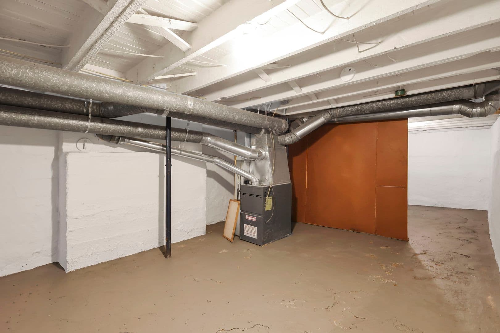 Columbus Apartment: 2709-2711 Sullivant Ave