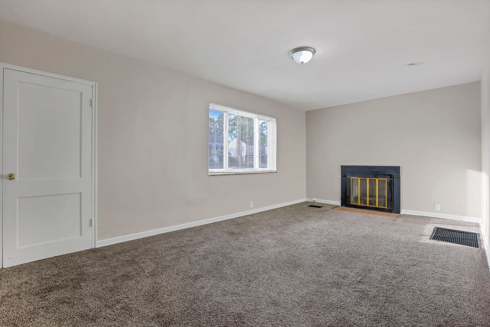 Columbus Apartment: 370 S Chase Ave