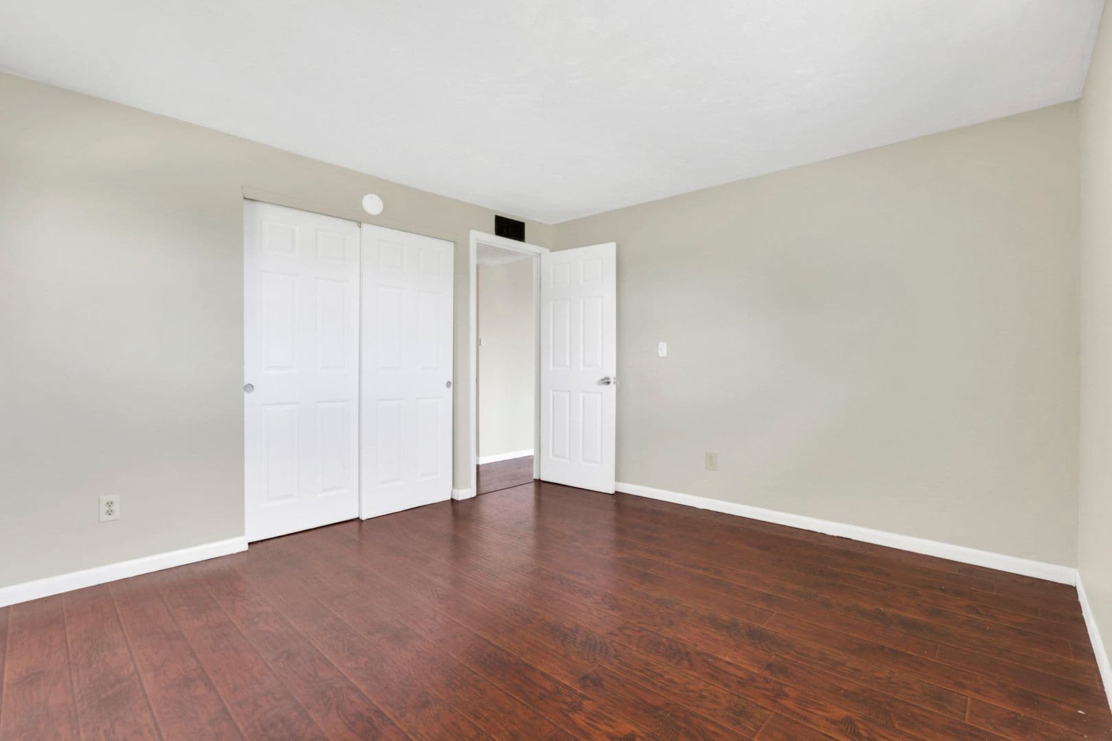 Columbus Apartment: 861 Kingsford Rd