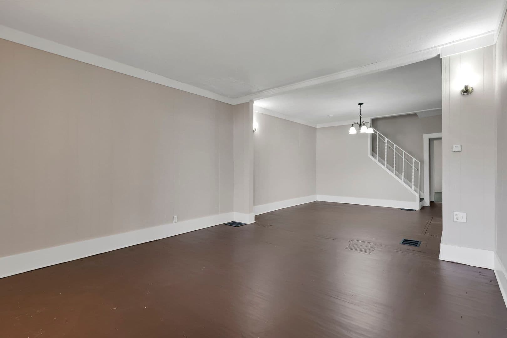 Columbus Apartment: 2709-2711 Sullivant Ave