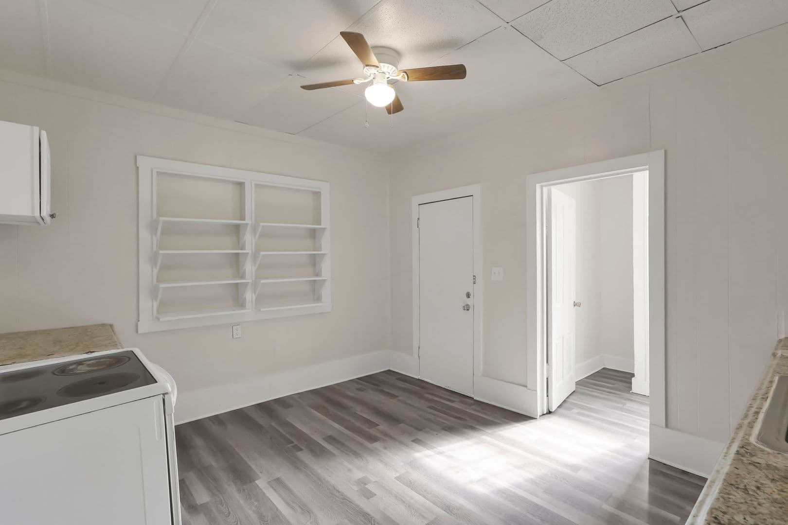 Columbus Apartment: 2709-2711 Sullivant Ave