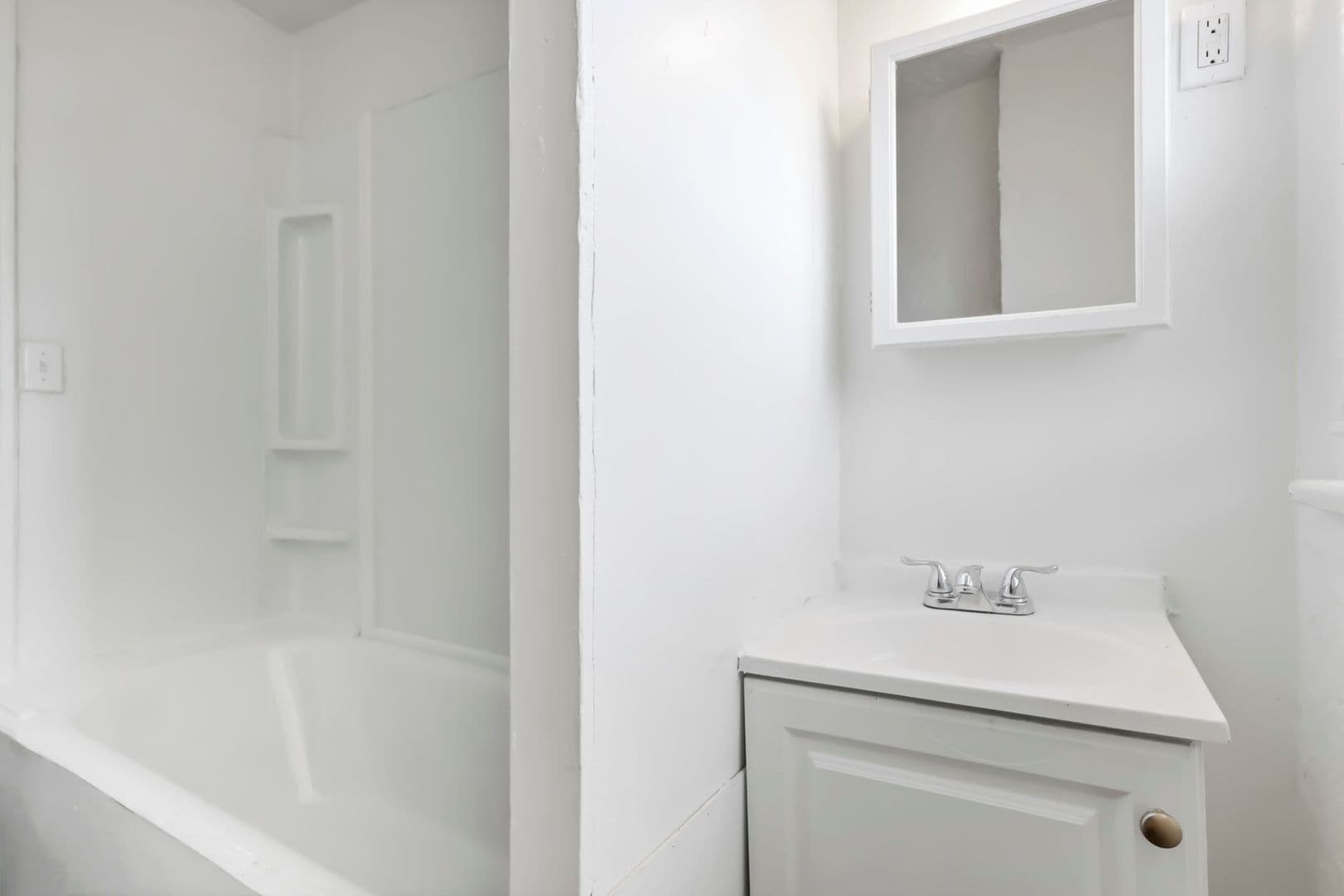 Columbus Apartment: 2709-2711 Sullivant Ave