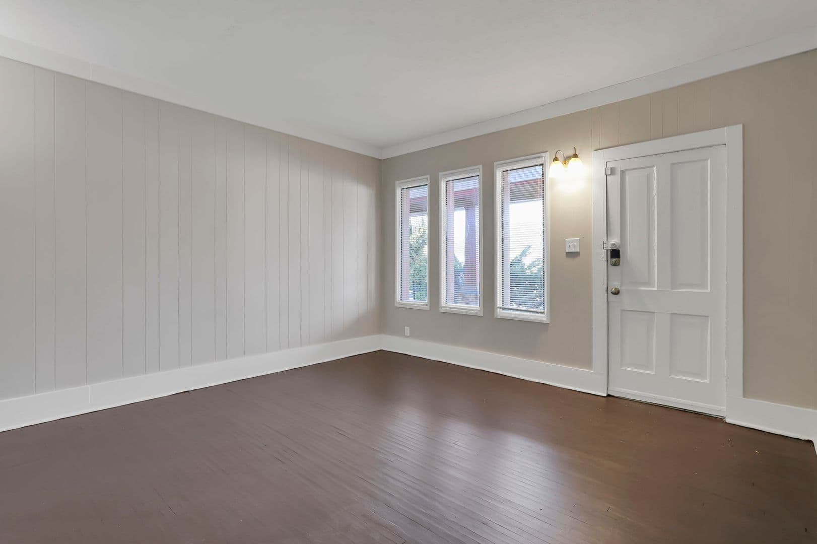 Columbus Apartment: 2709-2711 Sullivant Ave