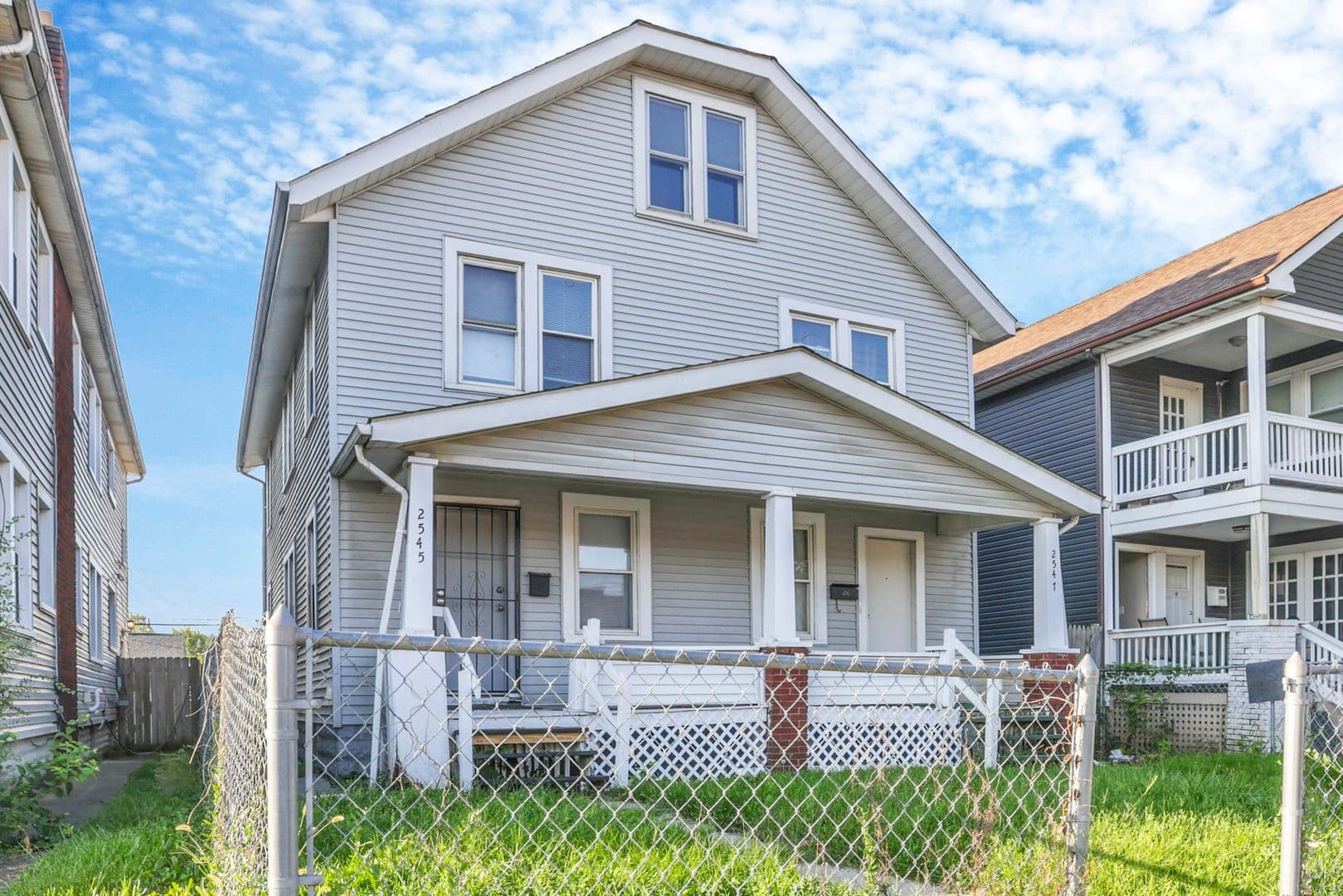 Columbus Apartment: 2545-2547 Sullivant Ave