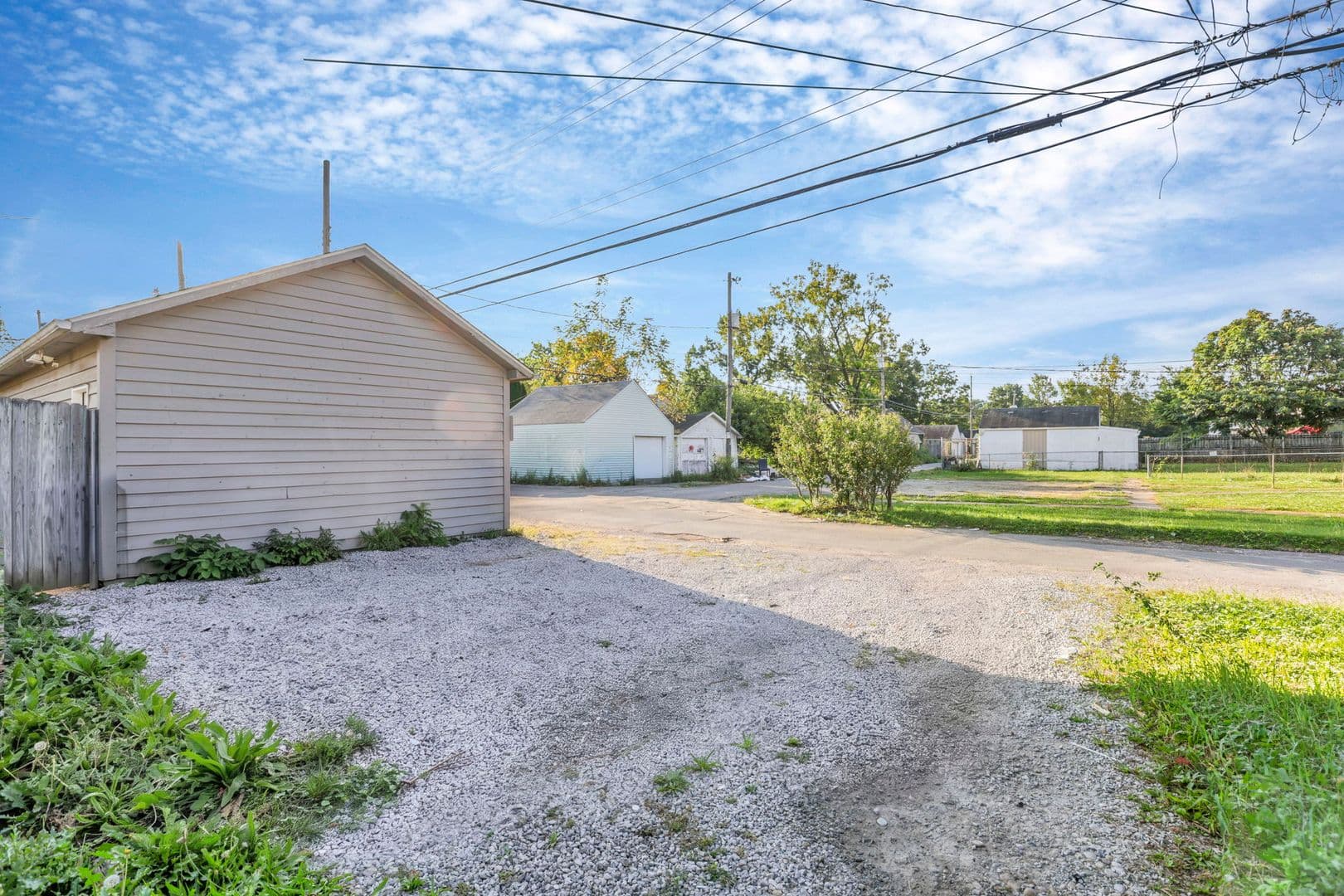 Columbus Apartment: 2545-2547 Sullivant Ave