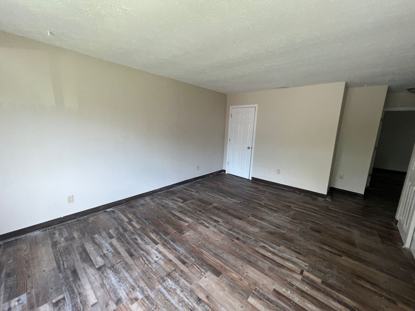 Columbus Apartment: 48-50 N Eureka Ave