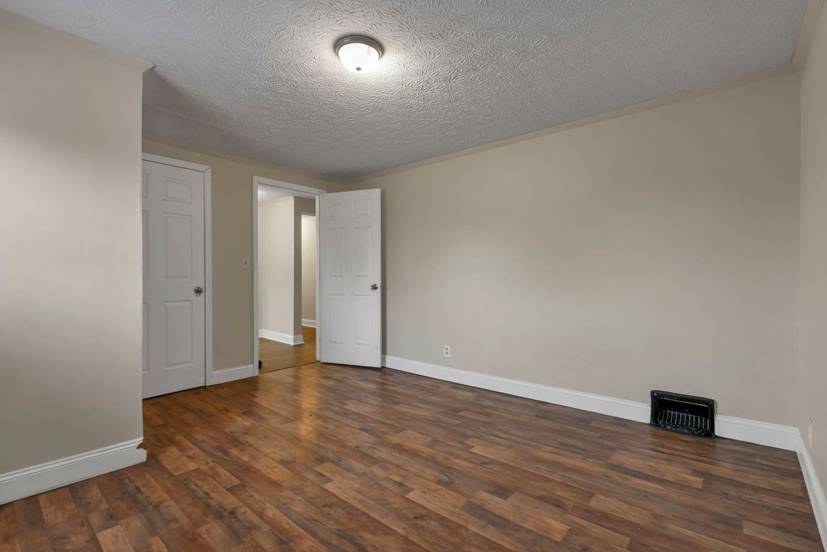 Columbus Apartment: 85-85 1/2 S Wheatland Ave