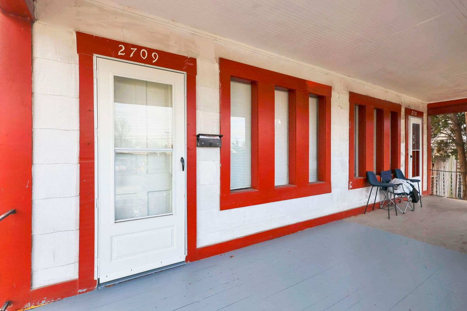 Columbus Apartment: 2709-2711 Sullivant Ave