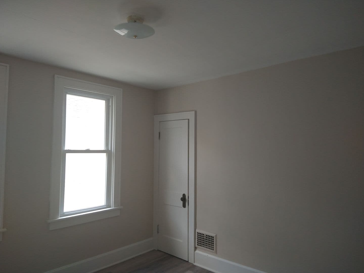 Columbus Apartment: 206-208 N Harris Ave