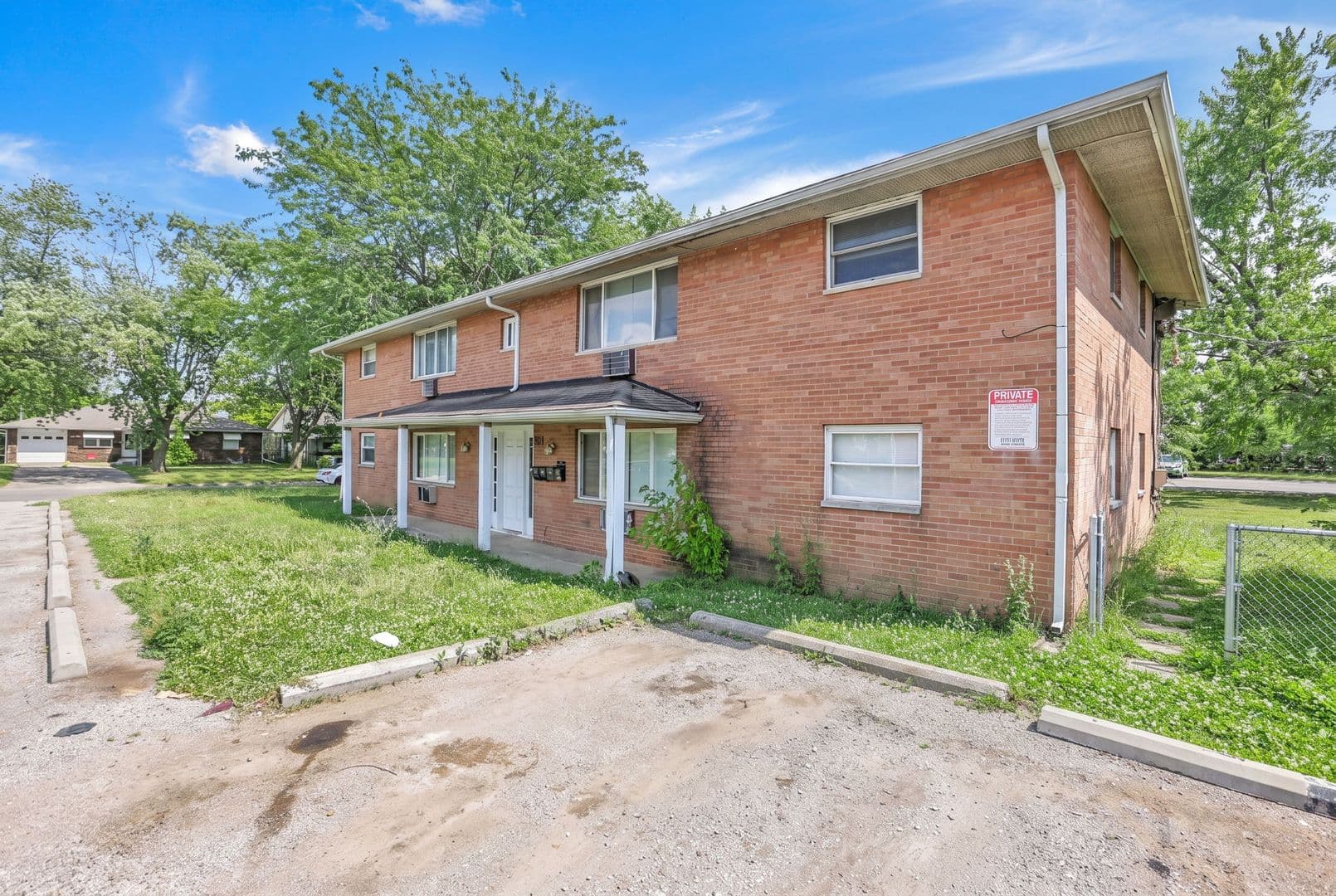 Columbus Apartment: 861 Kingsford Rd