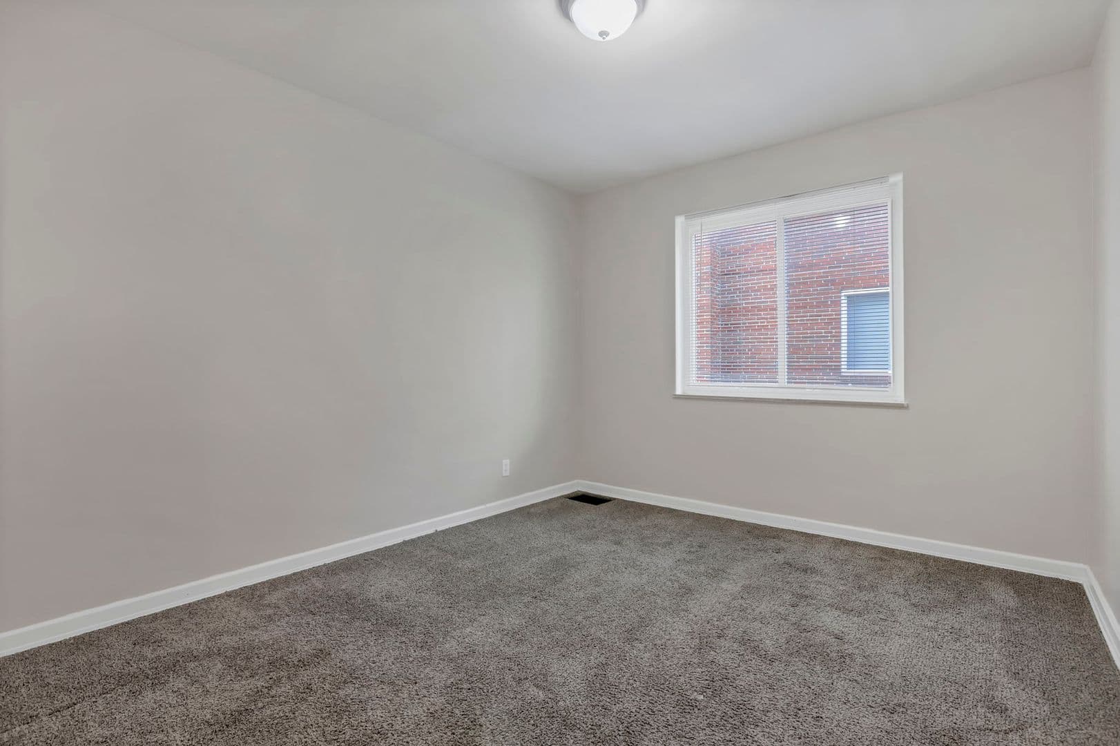 Columbus Apartment: 370 S Chase Ave