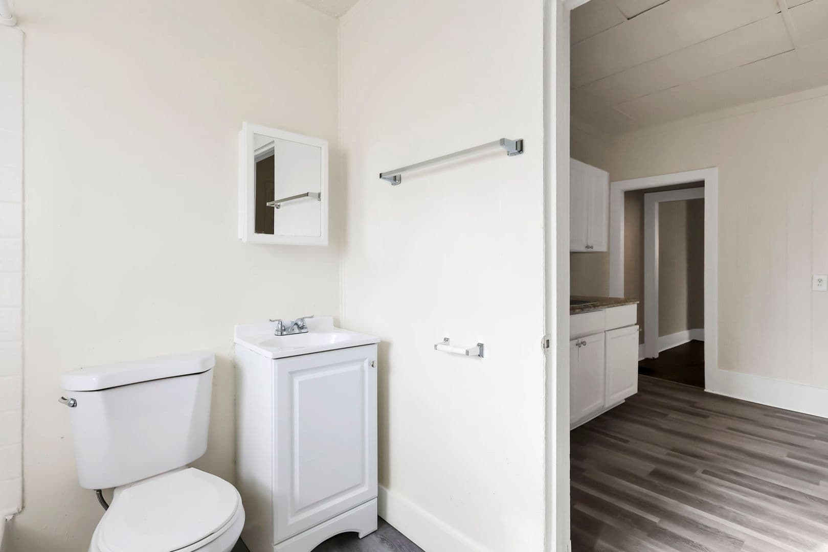 Columbus Apartment: 2709-2711 Sullivant Ave