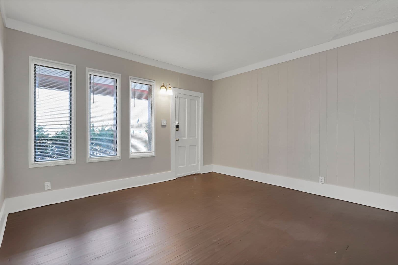 Columbus Apartment: 2709-2711 Sullivant Ave