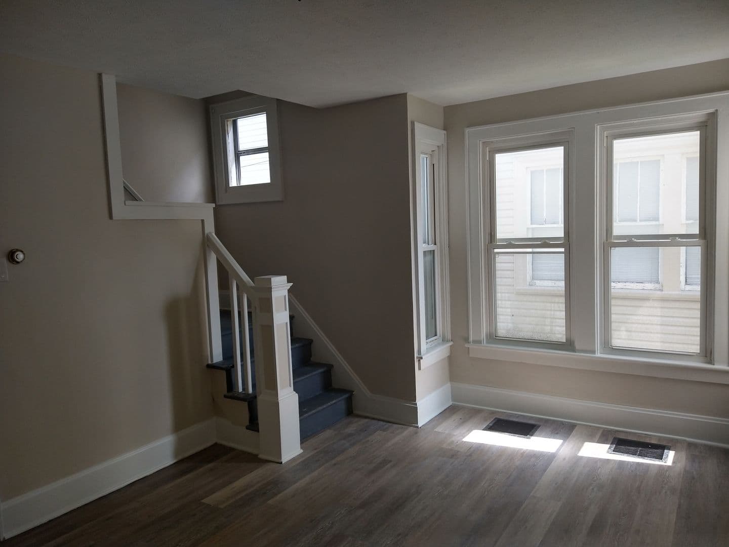 Columbus Apartment: 206-208 N Harris Ave